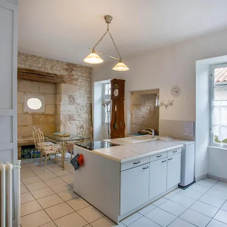 Maison Fontenay-le-comte, 7 Pieces, 12 Personnes - Fr-1-725-3 * 퐁테네이르콩트