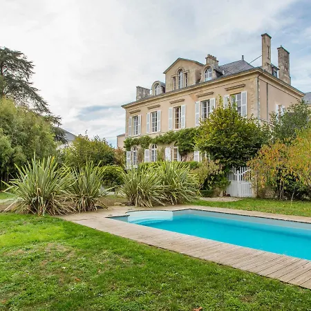 Maison Fontenay-le-comte, 7 Pieces, 12 Personnes - Fr-1-725-3