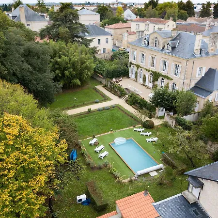 Maison Fontenay-le-comte, 7 Pieces, 12 Personnes - Fr-1-725-3 *